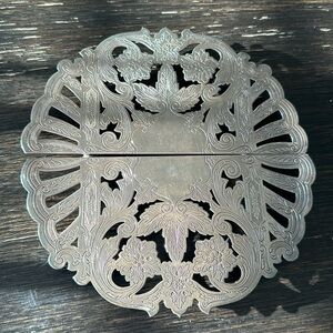 VINTAGE COLLECTIBLE WALLACE SILVERPLATE TRIVET 7332